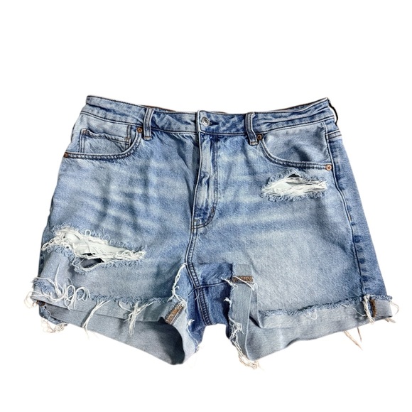 American Eagle Strigid Distressed Mom Denim Women Shorts Size 14 - Picture 2 of 10